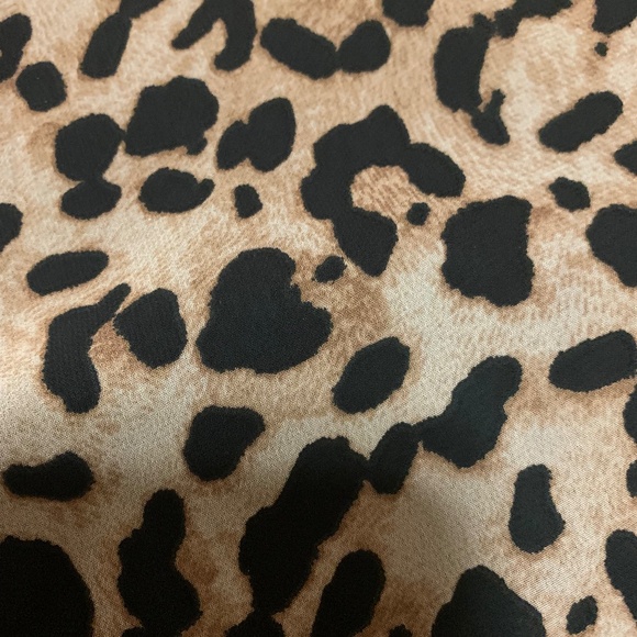 Stunning Leopard Print Blouse by Vince Camuto - Picture 2 of 3